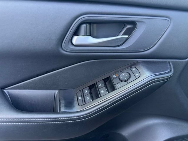 2025 Nissan Rogue SV - Photo 25