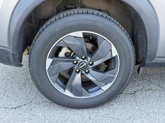 2025 Nissan Rogue SV - Photo 11