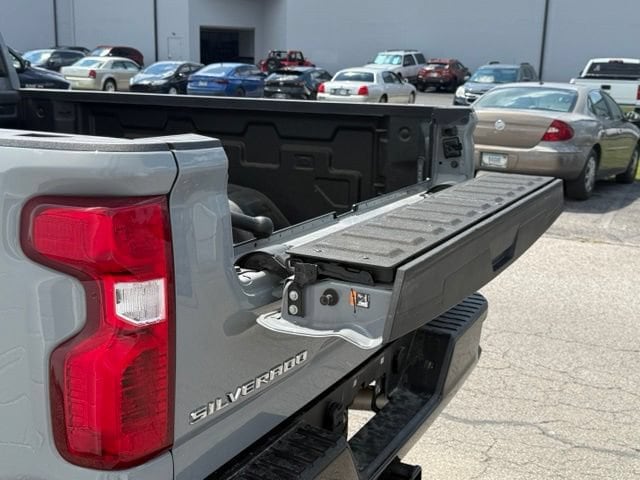 2025 Chevrolet Silverado 2500HD Custom - Photo 9