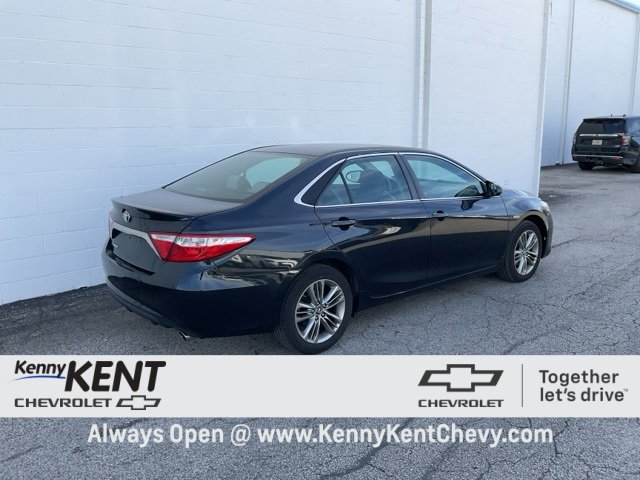 2017 Toyota Camry SE photo 3