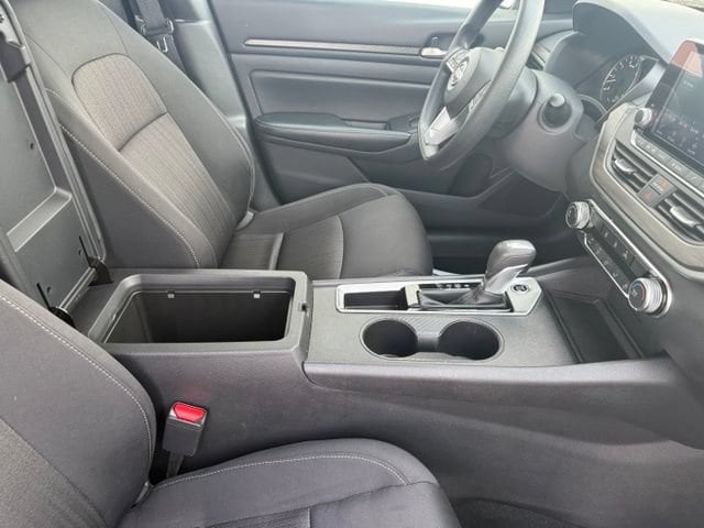 2025 Nissan Altima SV - Photo 15