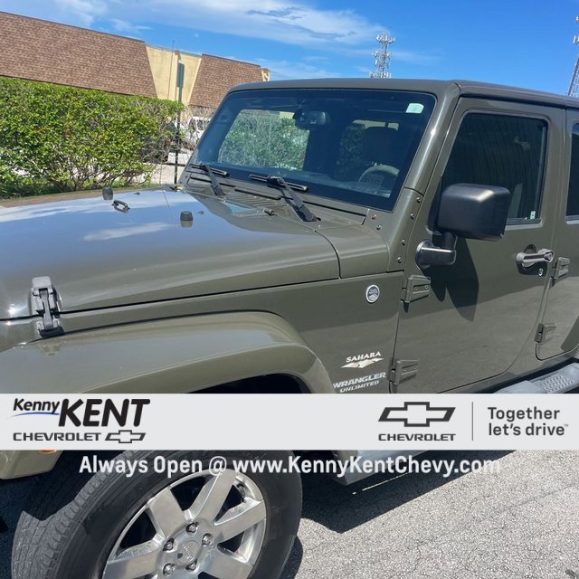 2015 Jeep Wrangler Unlimited Sahara photo 3