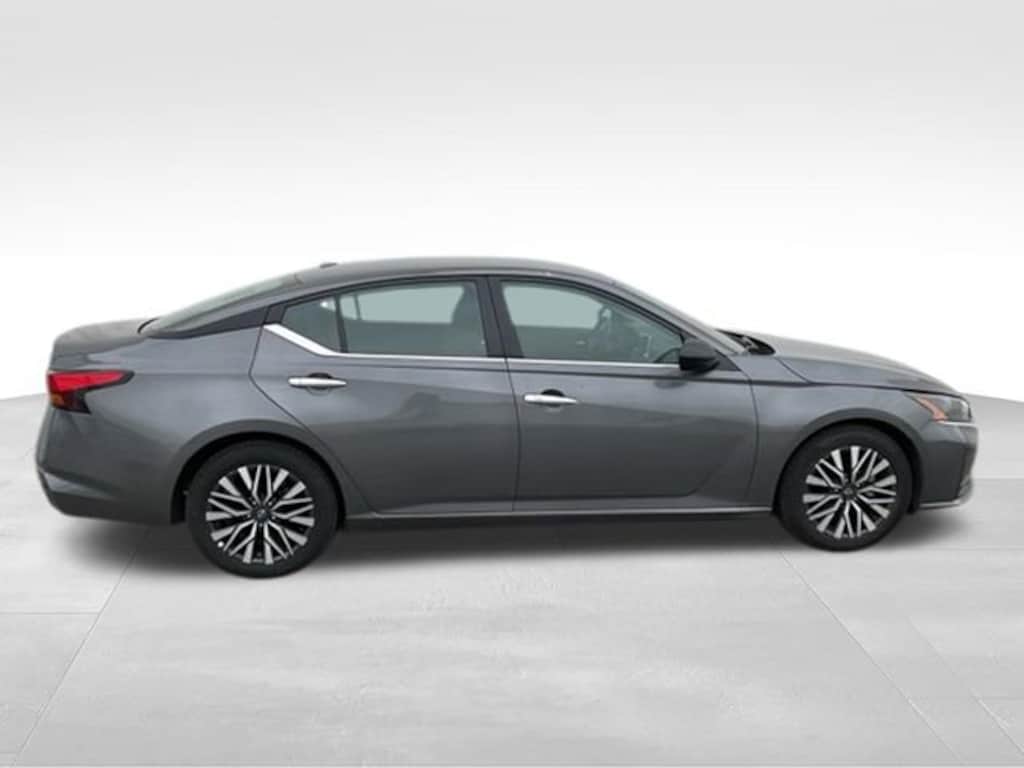 Used 2025 Nissan Altima SV FWD Sedan