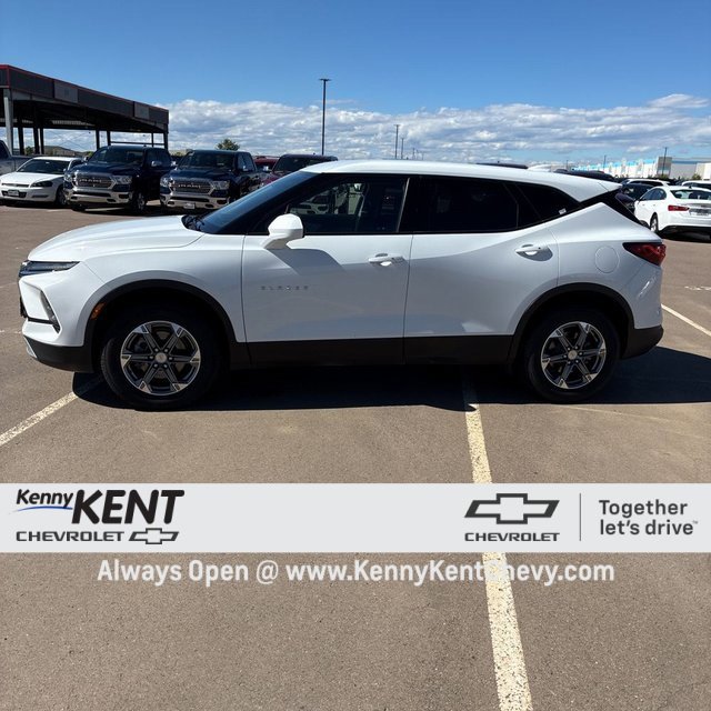 2023 Chevrolet Blazer 2LT photo 2