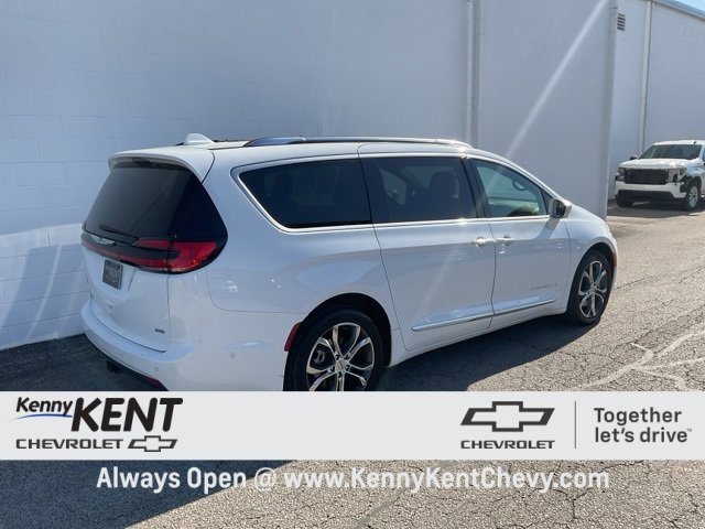 2022 Chrysler Pacifica Pinnacle photo 3