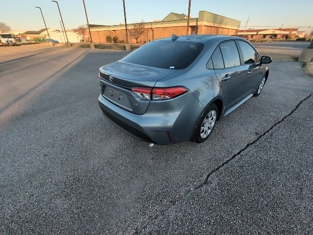 2025 Toyota Corolla LE photo 3