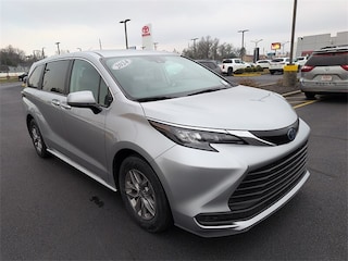 2024 Toyota Sienna LE Van Passenger Van