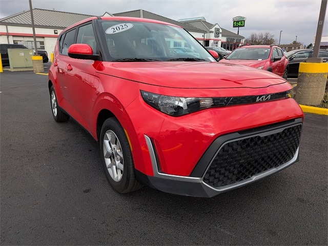 2025 Kia Soul LX's photo