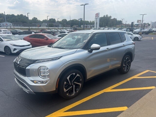 2022 Mitsubishi Outlander Black Edition LE SEL GT photo 2