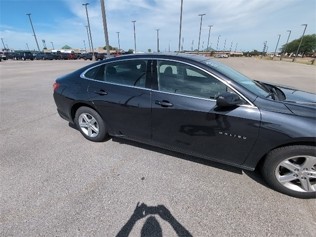 Used 2022 Chevrolet Malibu 1LT with VIN 1G1ZD5ST9NF136124 for sale in Evansville, IN