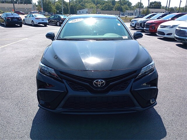 2022 Toyota Camry SE photo 2