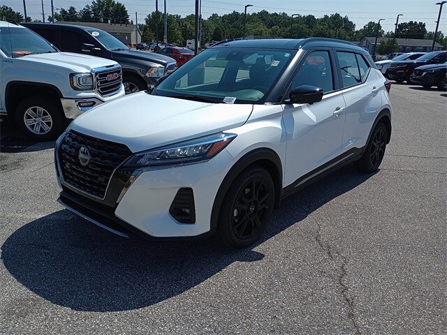 2024 Nissan Kicks SR photo 3
