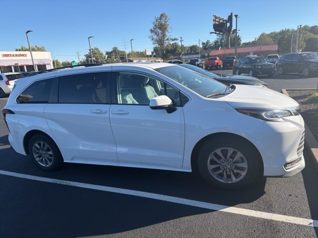 Used 2021 Toyota Sienna LE Van