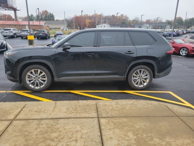 2025 Toyota Grand Highlander Platinum photo 3