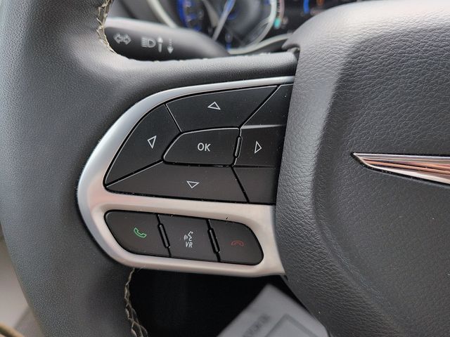2024 Chrysler Pacifica Touring L - Photo 18