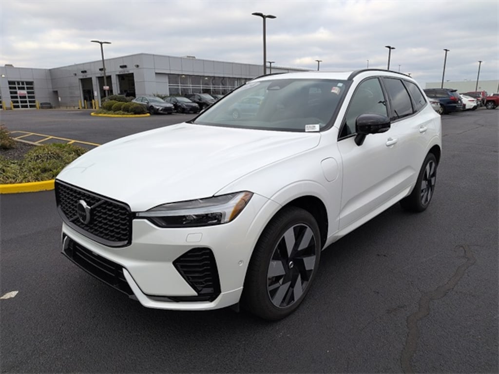 Used 2024 Volvo XC60 plug-in hybrid T8 Plus Dark Theme SUV