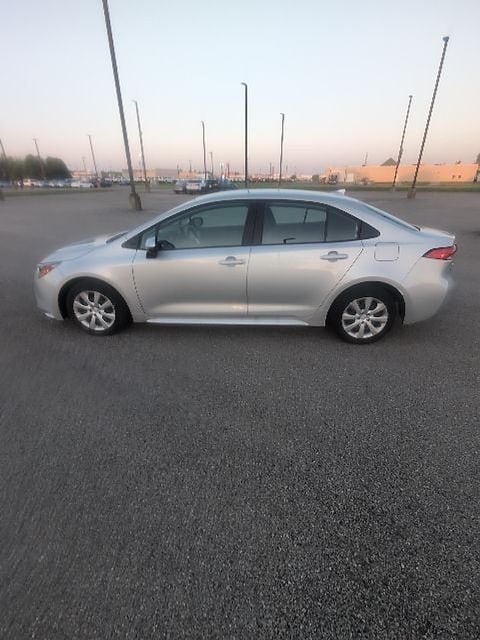 2025 Toyota Corolla LE - Photo 9