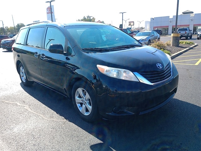 2016 Toyota Sienna LE