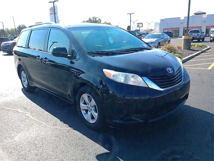 2016 Toyota Sienna LE Van