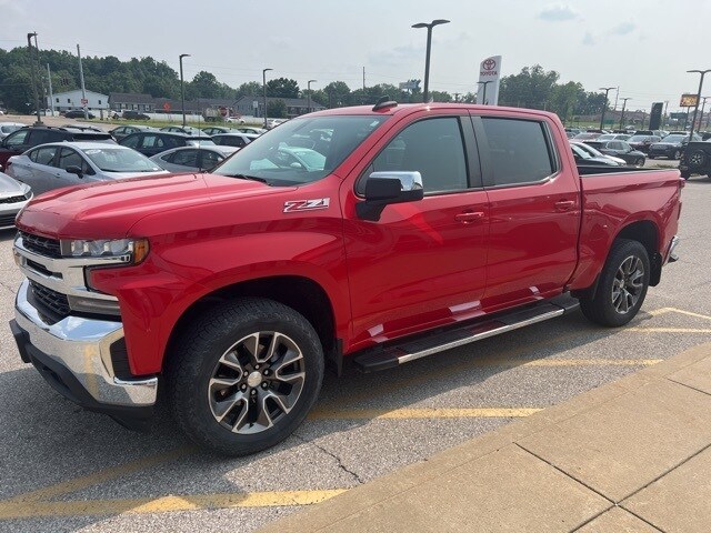 Used 2019 Chevrolet Silverado 1500 LT with VIN 3GCUYDED7KG159268 for sale in Evansville, IN
