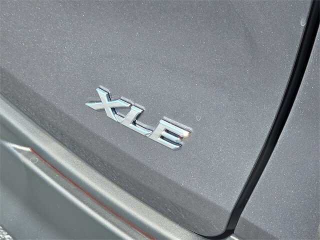 2025 Toyota Sienna XLE photo 2