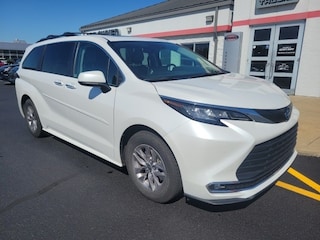 2022 Toyota Sienna XLE Van Passenger Van