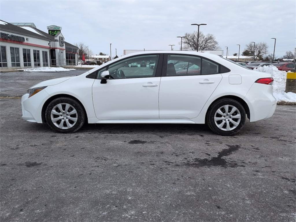 Certified 2025 Toyota Corolla LE Sedan
