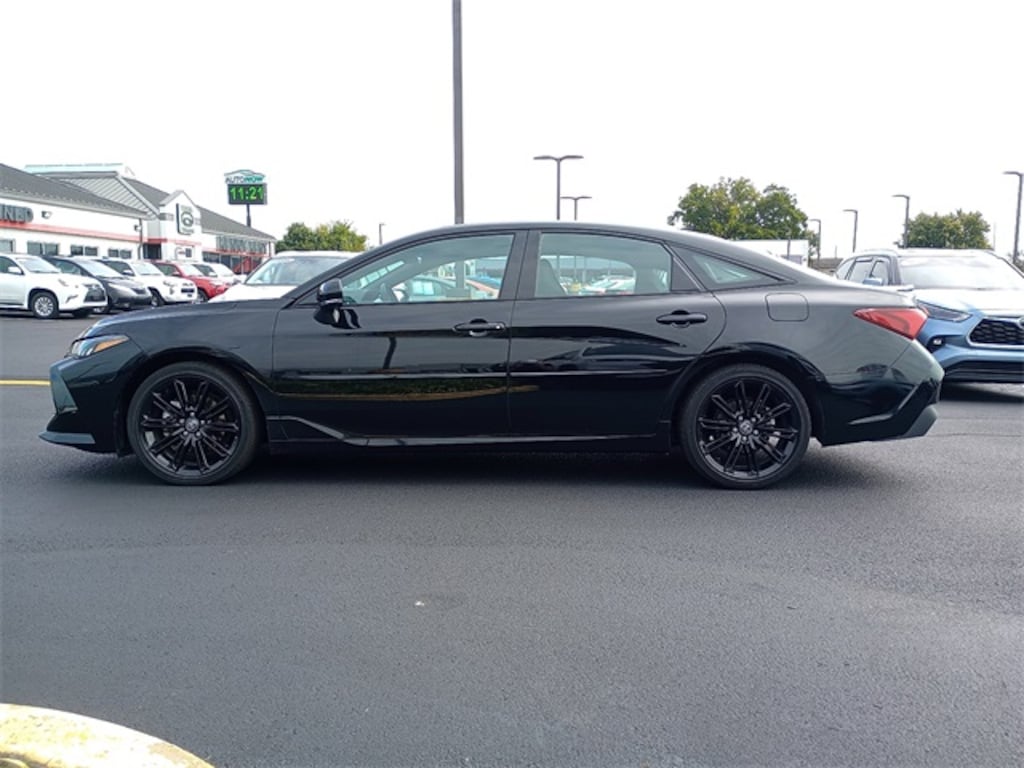 Certified 2022 Toyota Avalon Hybrid XSE Sedan