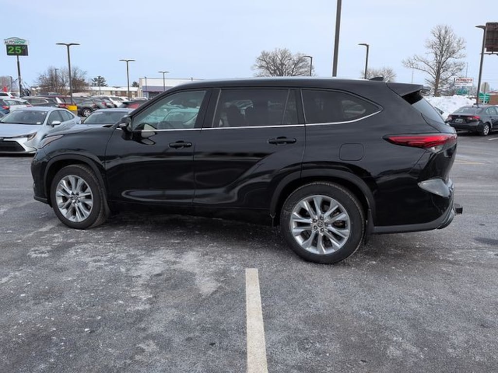 Used 2023 Toyota Highlander L SUV