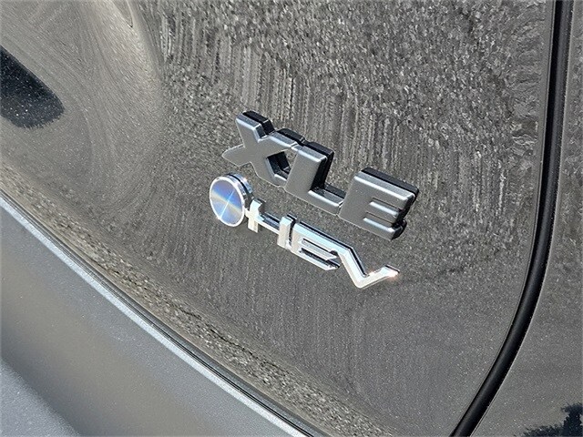 2025 Toyota RAV4 Hybrid XLE photo 3