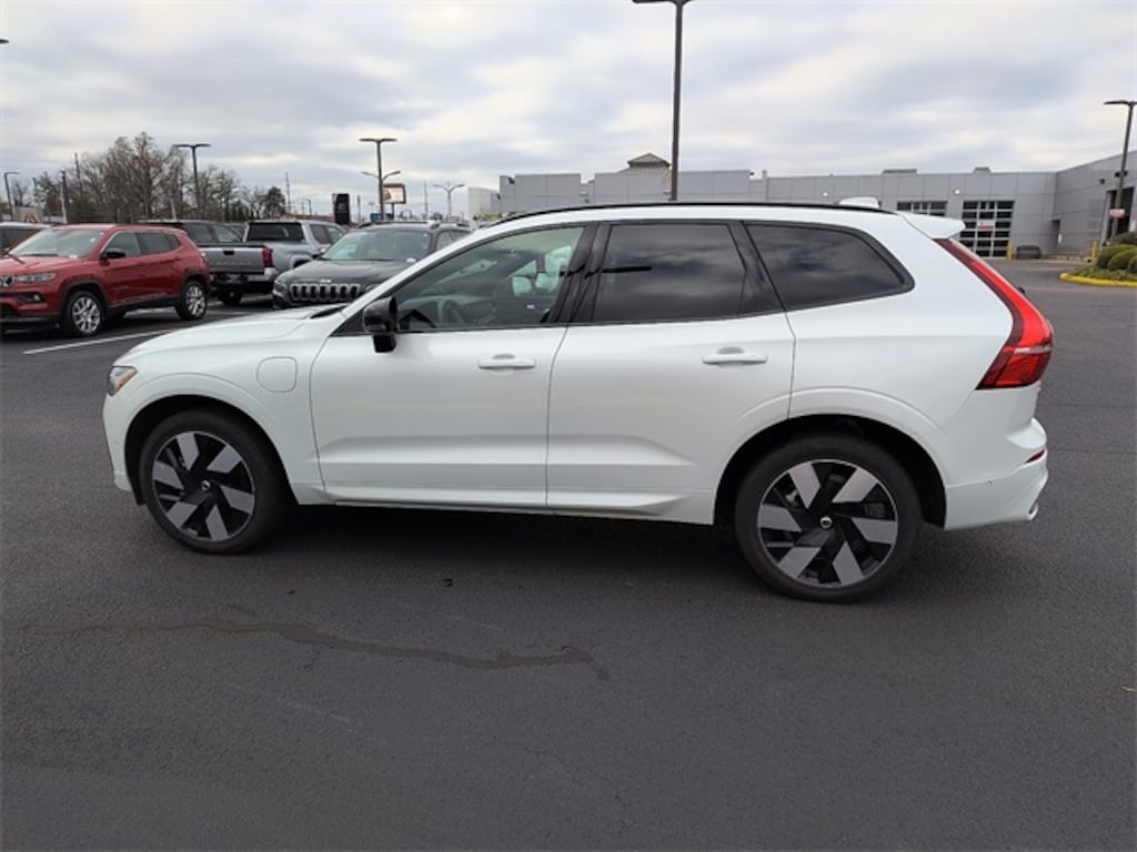 Used 2024 Volvo XC60 plug-in hybrid T8 Plus Dark Theme SUV