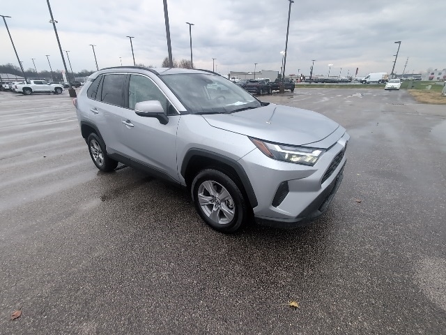 2024 Toyota RAV4 XLE's photo