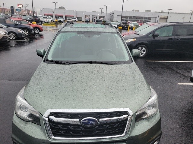2018 Subaru Forester 2.5i Touring photo 2