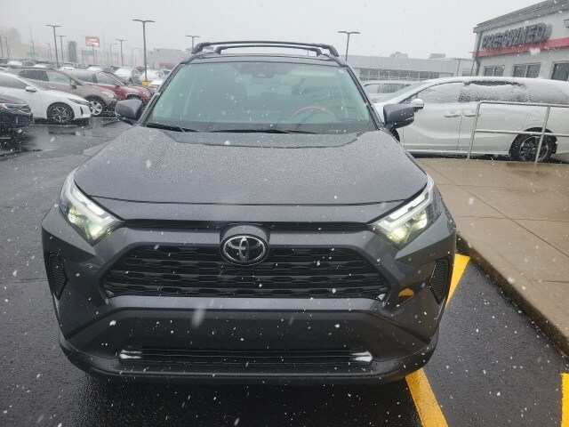 2025 Toyota RAV4 XLE photo 2