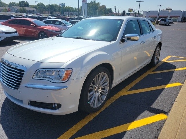 2014 Chrysler 300 C photo 3