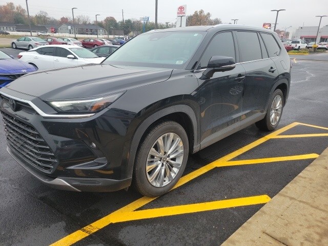 2025 Toyota Grand Highlander Platinum photo 2