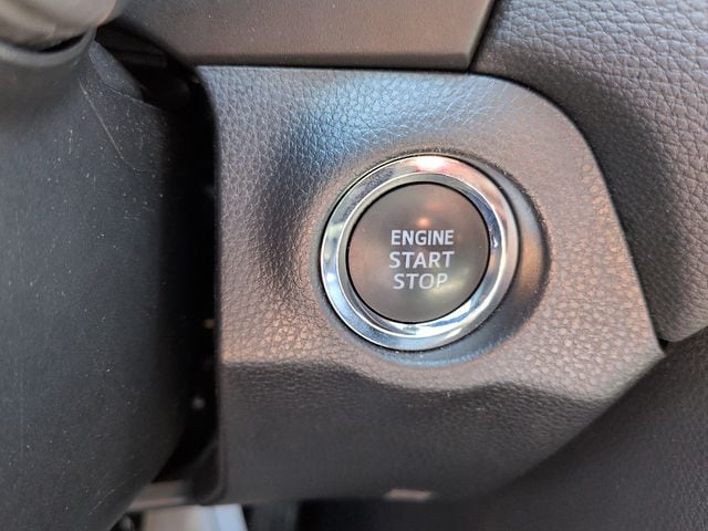 2025 Toyota RAV4 XLE - Photo 24