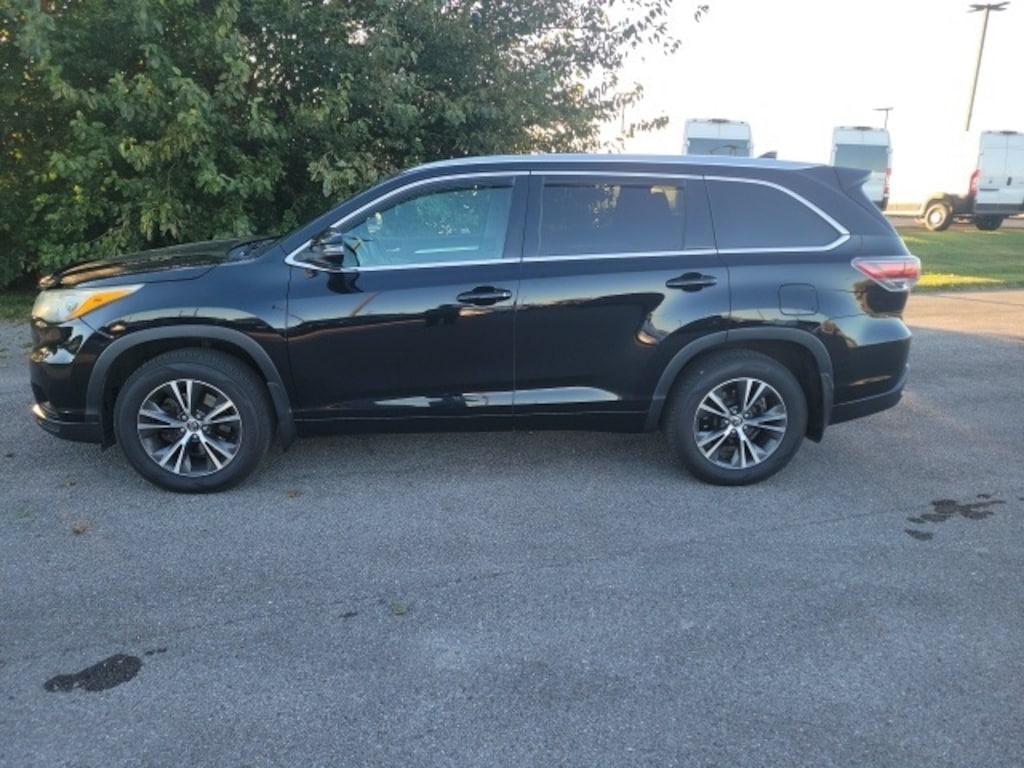 Used 2016 Toyota Highlander XLE V6 SUV