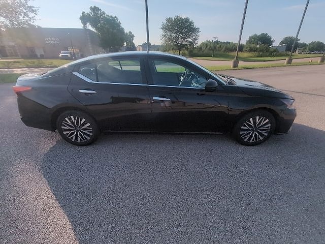 2025 Nissan Altima SV - Photo 2
