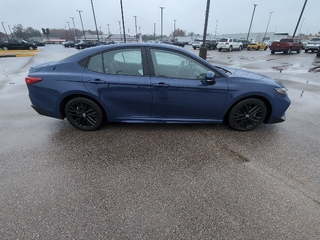 2025 Toyota Camry SE photo 2