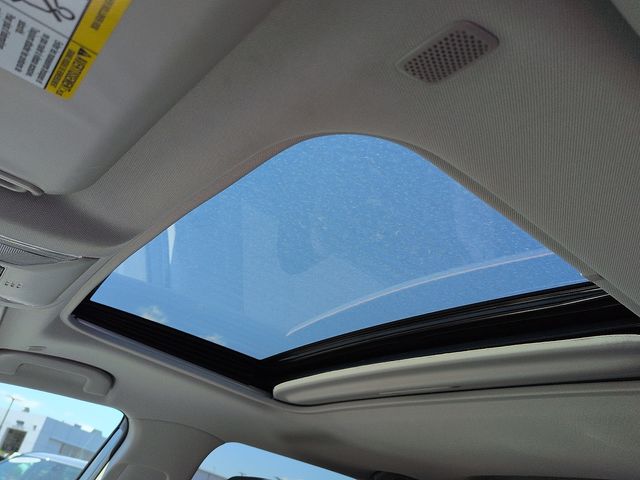 2025 Toyota RAV4 XLE - Photo 14