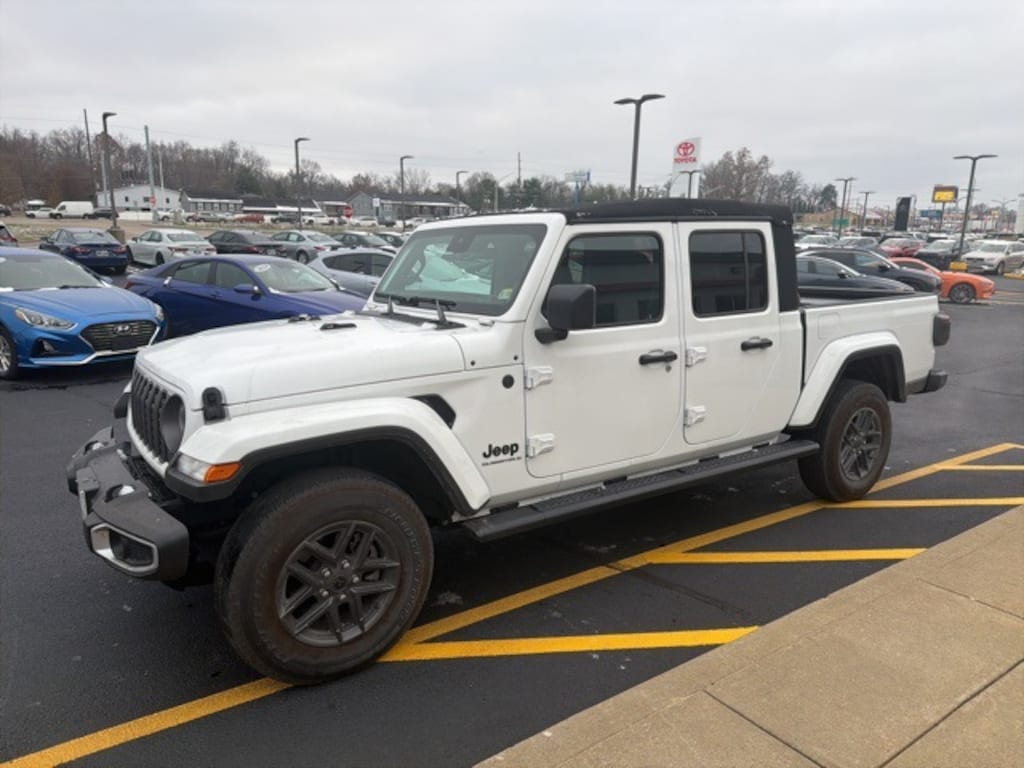 Used 2024 Jeep Gladiator Sport Truck Crew Cab