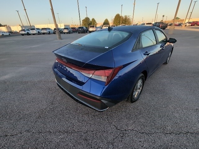 2024 Hyundai Elantra SE photo 3