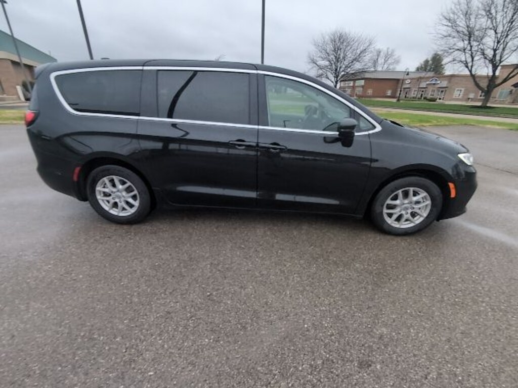 Used 2024 Chrysler Pacifica Touring L Van Passenger Van