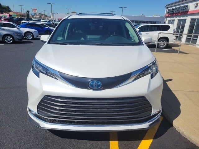 2022 Toyota Sienna XLE photo 4