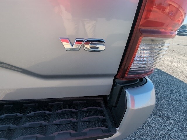 2020 Toyota Tacoma SR photo 2