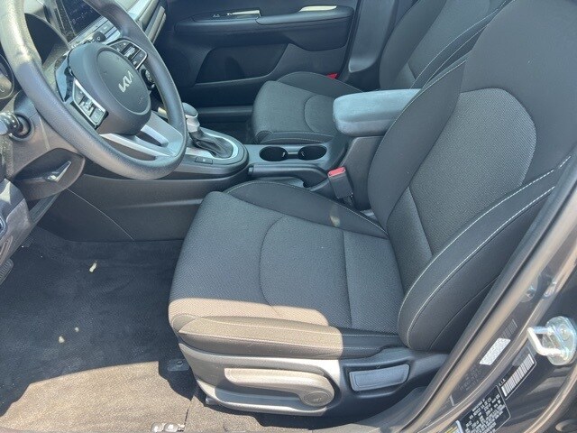2022 Kia Forte LXS photo 2