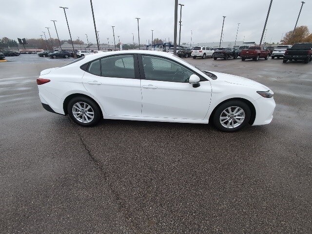 2025 Toyota Camry LE photo 2