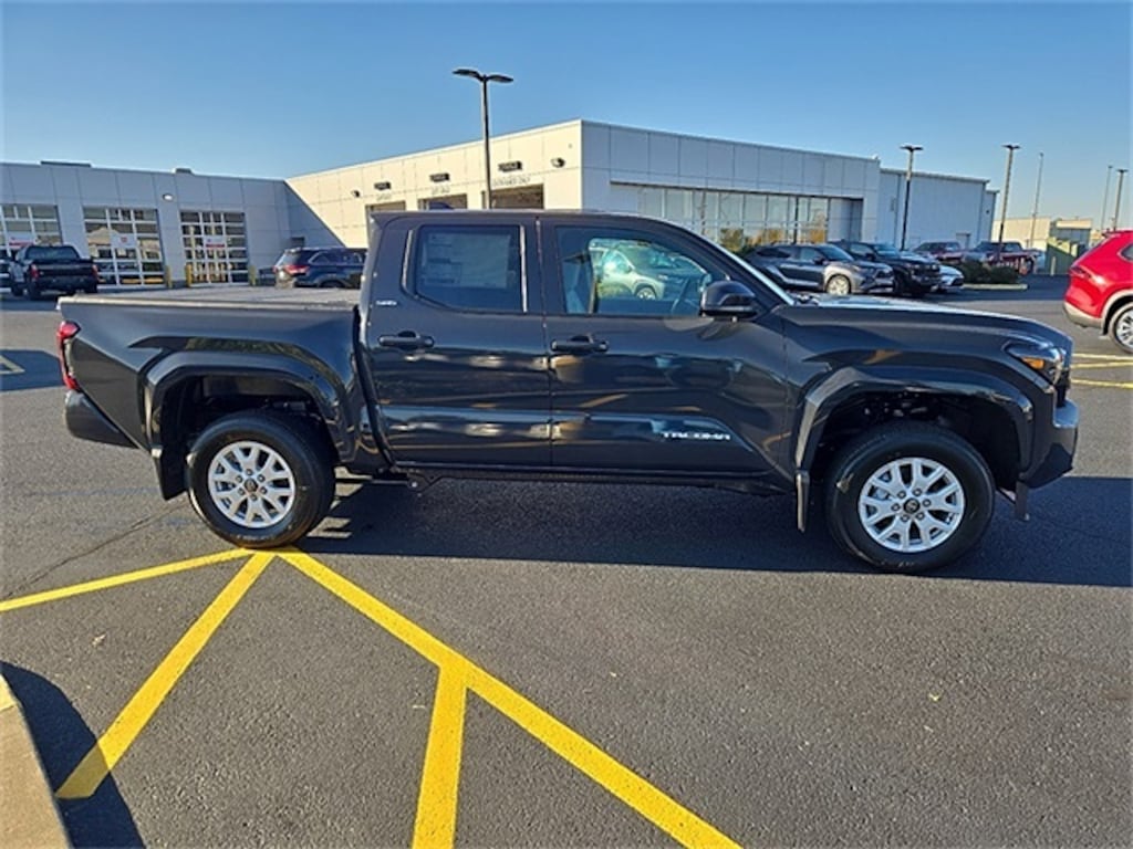 New 2025 Toyota Tacoma SR5 Truck Double Cab