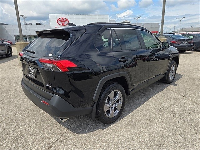 2025 Toyota RAV4 Hybrid XLE photo 2